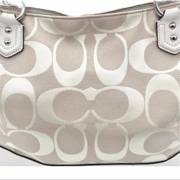 EUC Coach Campbell Signature Izzy Ivory Shoulder Bag - Picture 4 of 15
